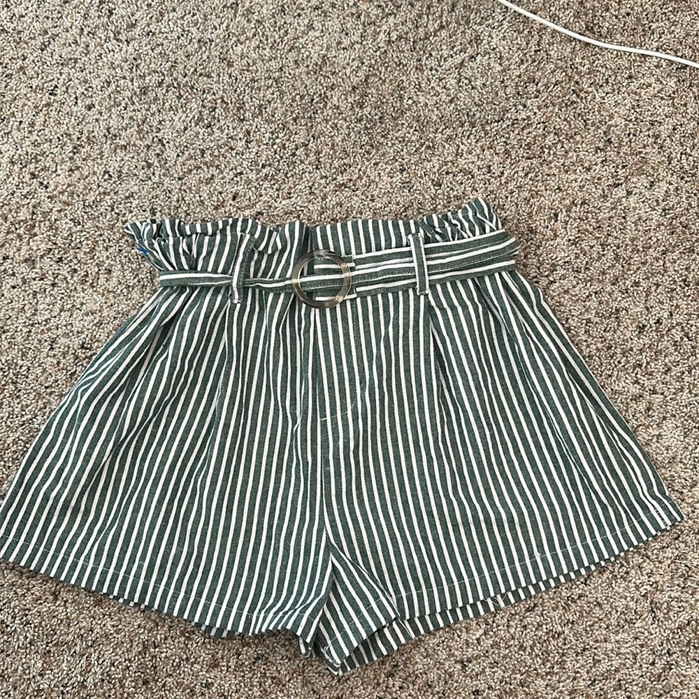 High waisted shorts with belt